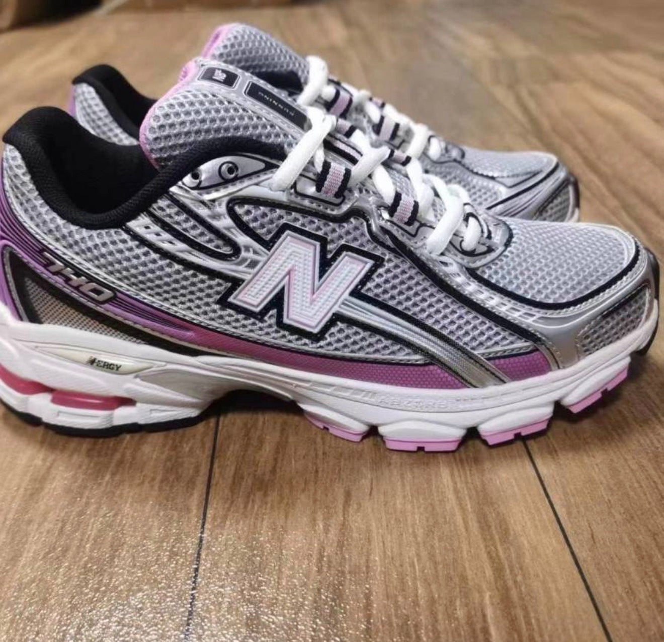NEW BALANCE 740