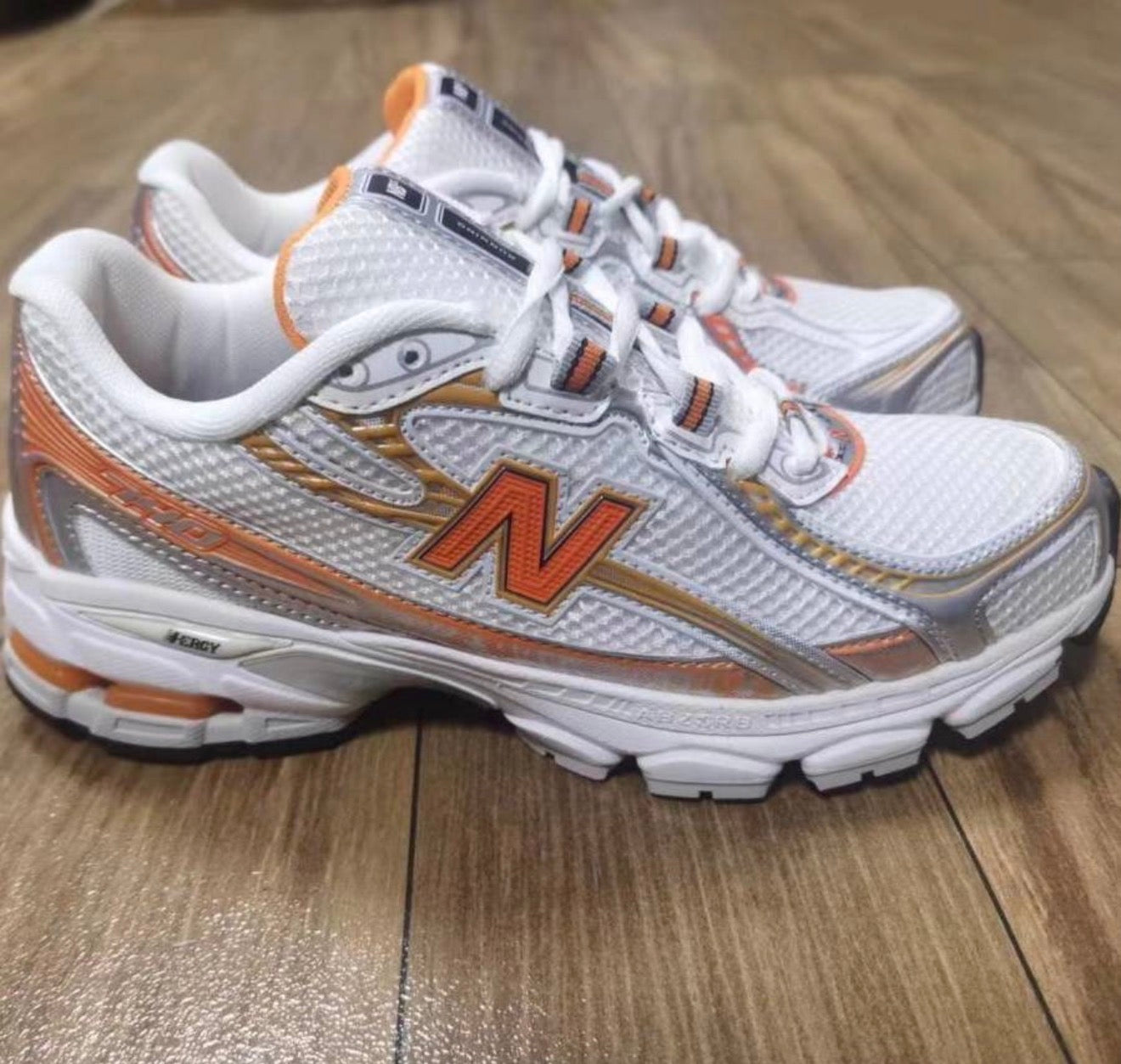 NEW BALANCE 740