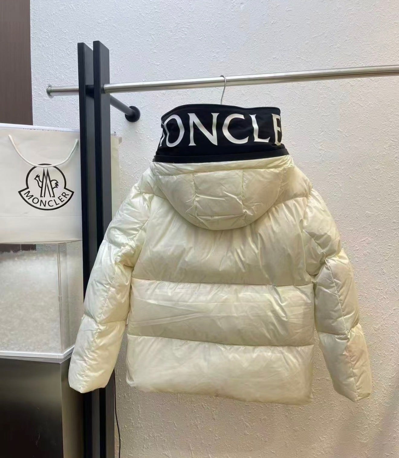DOUDOUNE MONCLER AVEC CAPUCHE