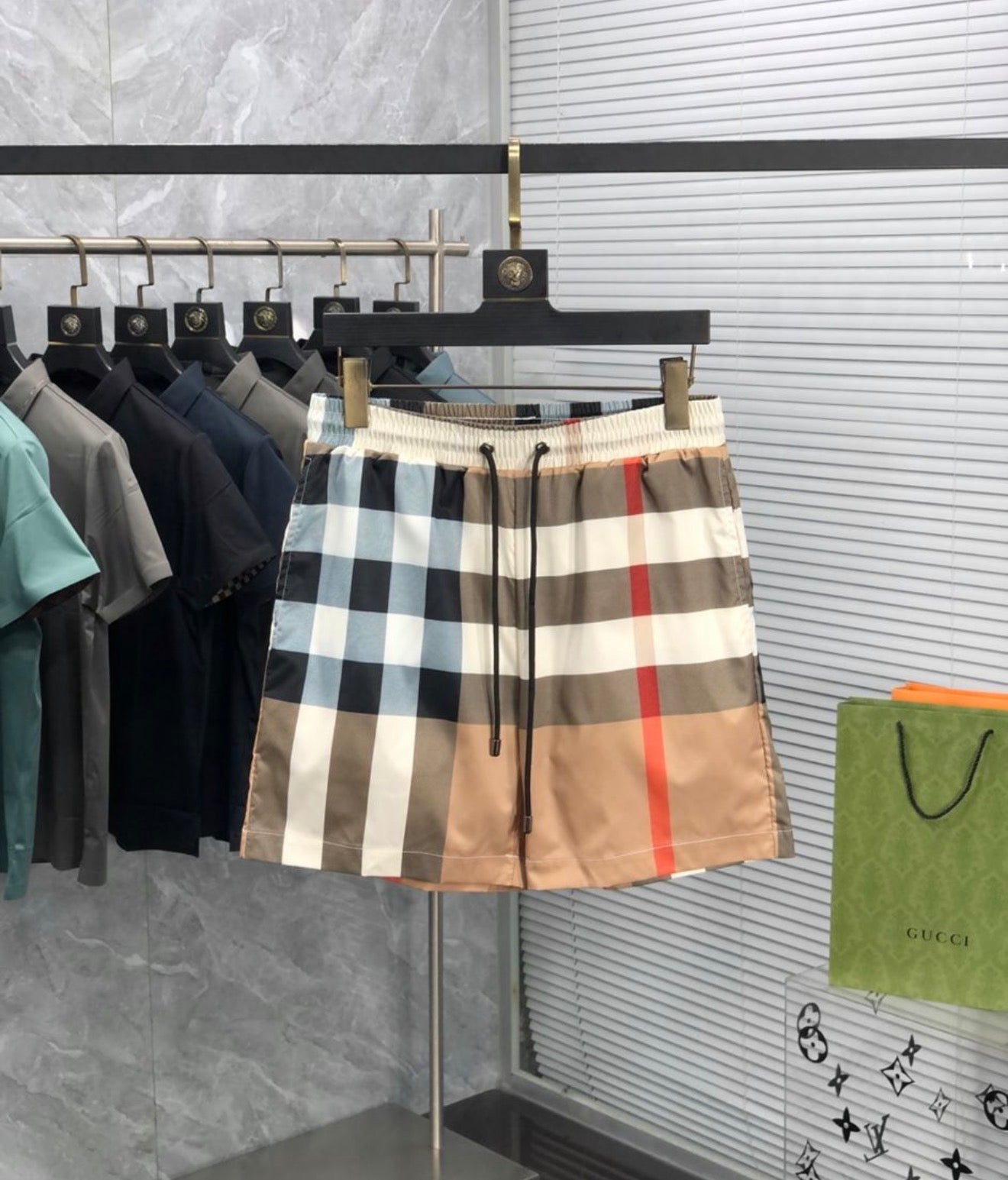 SHORT BURBERRY